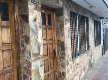 Casa de 4 ambientes, La Plata · Casa Tres Dorm., Patio, Jardin y Garage.