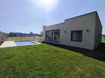 Casa · 140m² · 4 Ambientes · 4 Cocheras · Excelente Casa de 3 Dorm. en Lagoon Pilar!