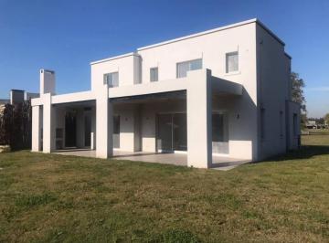 Casa · 270m² · 4 Dormitorios · Casa en Venta en Barbarita