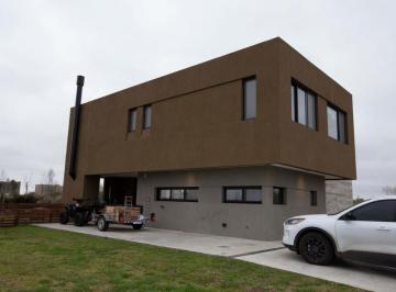 Casa · 185m² · 4 Dormitorios · Casa en Venta en Puertos - Barrio Acacias