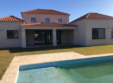 Casa · 185m² · 6 Ambientes · 2 Cocheras · Casa Al Rio en Venta en San Benito - Villa Nueva!