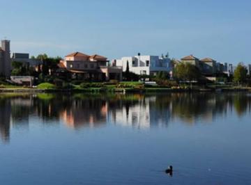 Terreno · 1544m² · Lote Al Lago en Venta en Santa Barbara