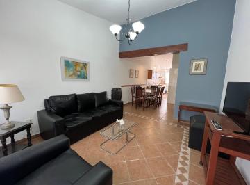 Casa de 2 ambientes, Córdoba · X Dia o Mes - 2 Dorm., Patio y Cochera Cerca Hospital Privado