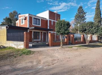 Casa · 312m² · 5 Ambientes · 3 Cocheras · Casa 4 Dorm. en Venta B° Comuna de San Roque