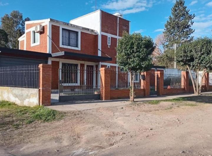 Casa · 312m² · 5 Ambientes · 3 Cocheras