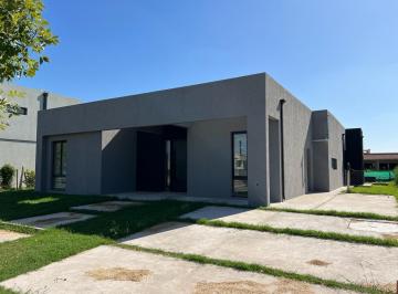 Casa · 235m² · 3 Dormitorios · 1 Cochera · Casa en Venta en Haras Santa María!