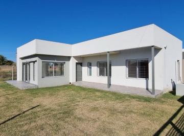 Casa · 110m² · 3 Ambientes · 1 Cochera · Venta de Casa en Gonnet