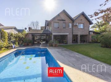 Casa · 230m² · 6 Ambientes · 2 Cocheras · Casa en Campos de Echeverría