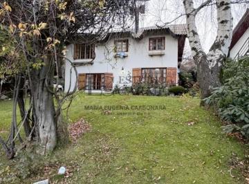 Casa · 195m² · 5 Ambientes · 2 Cocheras · Casa de 5 Ambientes en Bo. Jardin Botanico, Bariloche