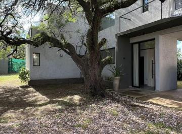Casa · 150m² · 3 Dormitorios · 1 Cochera · Venta Casa Housing 3 Dorm Villa Allende