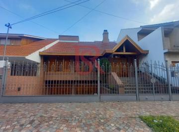Casa de 5 ambientes, Quilmes · Dn - Impecable Chalet de 4 Ambientes, en Venta, en Quilmes Oeste!