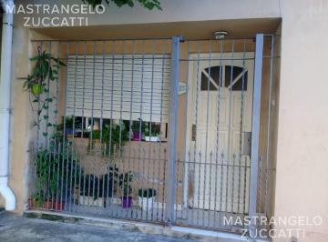 Casa · 90m² · 4 Ambientes · 1 Cochera · Levalle 822 - Banfield Este
