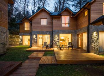 Casa · 902m² · 1 Cochera · Turístico Cabaña en Venta Ubicado en Altos del Sol, San Martin de Los Andes