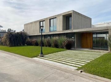 Casa · 300m² · 4 Ambientes · 2 Cocheras · Casa en Venta en Bella Vista, San Miguel, G. B. a. Zona Norte