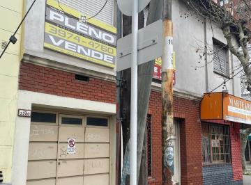 Casa de 4 ambientes, La Matanza · Esquina en Venta en Pleno Centro de San Justo
