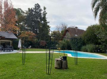 Casa · 287m² · 5 Ambientes · 2 Cocheras · Casa en Venta en Barrio Mapuche C. C, Pilar