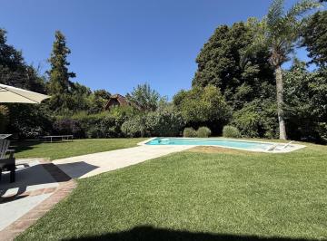 Casa · 287m² · 5 Ambientes · 2 Cocheras · Casa en Venta en Barrio Mapuche C. C, Pilar