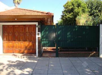 Casa · 267m² · 3 Ambientes · 1 Cochera · Excelente Inmueble - Acepta Permuta y Financiacion - Oportunidad!