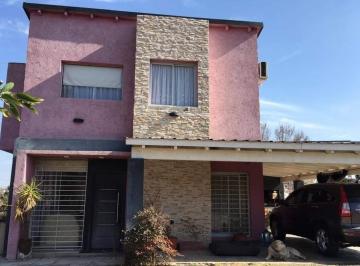 Casa · 220m² · 5 Ambientes · 1 Cochera · Villa Carlos Paz - Casa en Venta en Villa del Lago