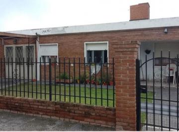 Casa · 132m² · 5 Ambientes · 1 Cochera · Villa Carlos Paz - B° Villa Domínguez - Apto Crédito - Excelente Ubicación!