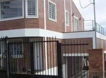 Casa · 131m² · 4 Ambientes · 1 Cochera · Villa Carlos Paz - Casa en Venta en Barrio Las Ensenadas