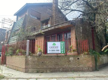 Casa · 200m² · 6 Ambientes · 2 Cocheras · Casa de 6 Ambientes con Pileta en El Bajo de San Isidro