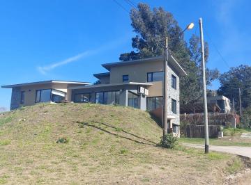 Casa · 240m² · 4 Dormitorios · 2 Cocheras · Venta / Chalet 7 Ambientes Parque Piscina / Sierra de Los Padres