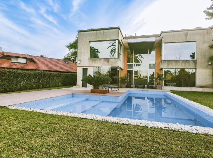 Casa · 360m² · 6 Ambientes · 6 Cocheras