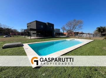 Casa · 220m² · 4 Ambientes · 5 Cocheras · Casa en Venta con Pileta, 3 Dorm. Barrio Cerrado San Matías!