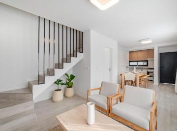 Casa · 96m² · 3 Ambientes · 2 Cocheras · Venta Duplex 2dorm 2cocheras Nvo Poeta, Increible Housing!