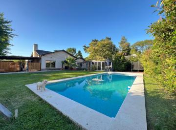 Casa · 220m² · 5 Ambientes · 2 Cocheras · Casa en Venta Bella Vista