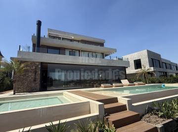 Casa · 1010m² · 5 Dormitorios · 2 Cocheras · Espectacular Casa en Venta Sobre El Lago Central a Estrenar