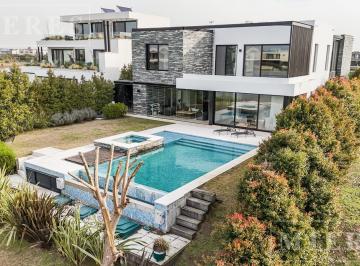 Casa · 507m² · 6 Ambientes · 1 Cochera · Casa en Venta Amoblada y Equipada Al Lago Barrio Costas Puertos