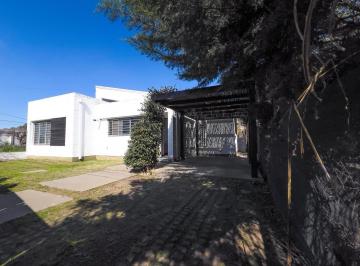 Casa · 142m² · 4 Ambientes · 1 Cochera · Venta Casa, Tomas de La Torre 739 Bis, Garita 3 - Funes