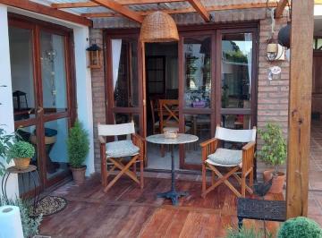 Casa · 200m² · 4 Ambientes · 1 Cochera · Casa 4 Ambientes en Venta - Trenque Lauquen