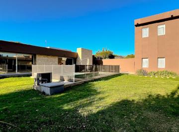 Casa · 290m² · 5 Ambientes · 4 Cocheras · Venta | Casa | 5 Amb con Pileta| Acantilados