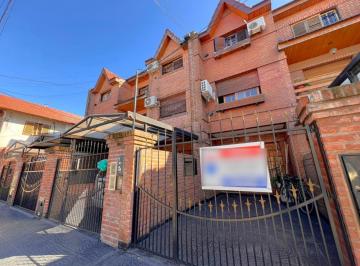 Casa de 4 ambientes, La Matanza · Posible Permuta - Triplex 4 Amb - Suite - Cochera - Fondo - Quincho // Berutti 475