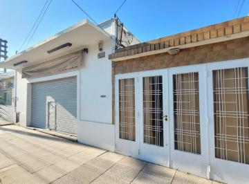 Casa de 2 ambientes, Ituzaingó · Casa con Local Al Frente