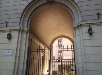 Departamento de 4 ambientes, Parque Patricios · Excelente Dpto. 4 Amb. Edificio de Época Z/parque Patricios