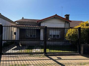 Casa · 70m² · 3 Ambientes · 1 Cochera · Venta! Casa Estilo de 3amb con Jardín! Haedo