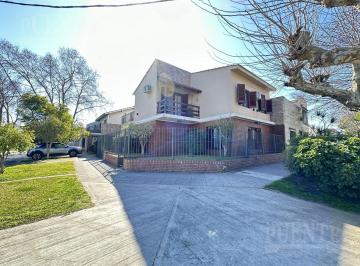 Casa · 151m² · 4 Ambientes · 2 Cocheras · Casa en Lomas de Zamora Oeste