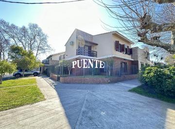 Casa · 151m² · 4 Ambientes · 2 Cocheras · Casa en Lomas de Zamora Oeste
