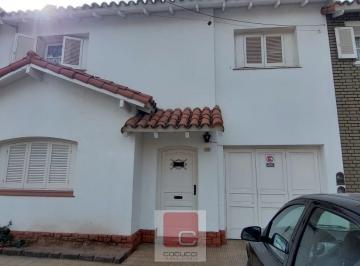 Casa · 203m² · 4 Ambientes · 1 Cochera · Hermosa Casa en Honorio Barraquero a m de Av San Martin