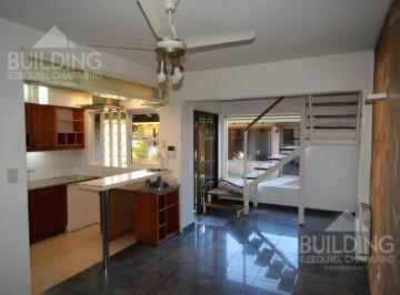 Casa · 170m² · 8 Ambientes · 3 Cocheras · Casa - Venta - La Plata - Patio - Cochera - Quincho