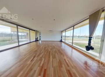 Casa · 180m² · 4 Ambientes · 2 Cocheras · Casa - 2 Dorm. - Terreno de 822 m² - City Bell - Las Carolinas
