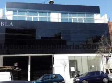 Frente · Oficina en Alquiler en Parque Patricios