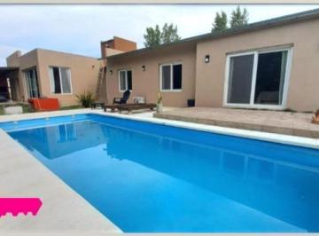 Casa · 212m² · 5 Ambientes · 2 Cocheras · Casa en Venta