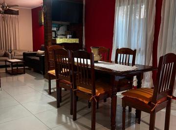 Casa · 230m² · 5 Ambientes · 1 Cochera · Casa en Venta a Pasos del Centro de La Ciudad