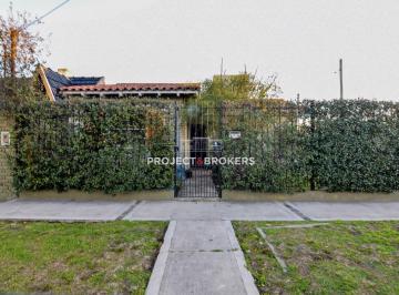 Casa de 4 ambientes, Ituzaingó · Hermoso y Calido Chalet Estilo Vintage Renovado. Apto Credito