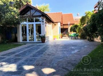 Casa · 180m² · 4 Ambientes · 1 Cochera · Casa en Venta en Miramar: 3 Dorm. en 2 Plantas. Acepta Permuta por Inmueble en La Zona.